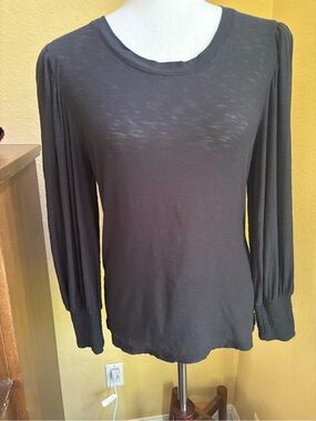 Nation Ltd. Black long sleeve Crewneck Top. Medium.